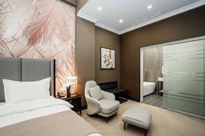 Suite familiar | Ropa de cama de alta calidad, edredón y minibar 