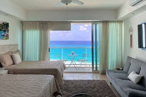 1 bedroom, iron/ironing board, travel crib, WiFi - Ocean view, Beachclub, Restaurant, 2 Pools, 5 Ppl (CancÃºn)