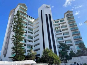 Exterior - Ocean view, Beachclub, Restaurant, 2 Pools, 5 Ppl (CancÃºn)