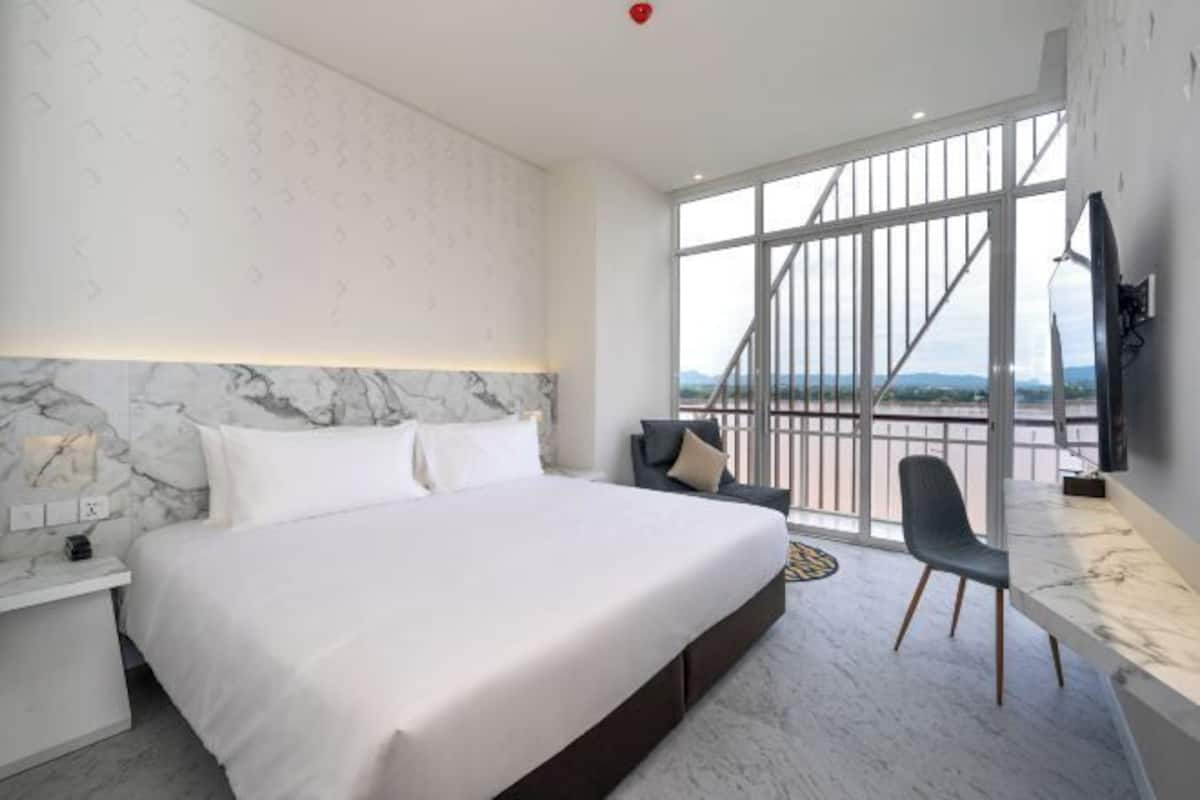 Minibar, caja fuerte, espacio para trabajar con un portátil