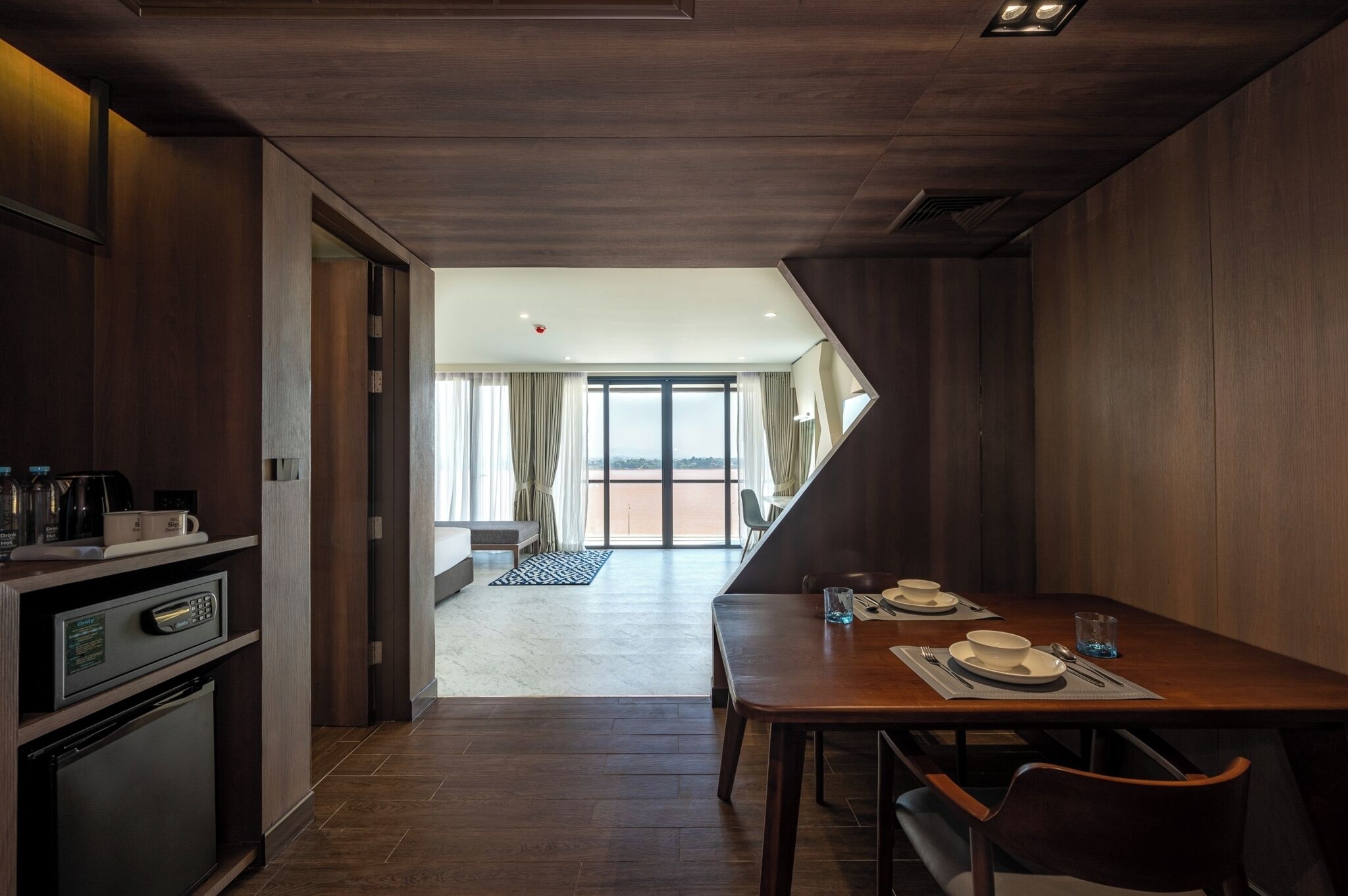 Minibar y caja de seguridad en la habitación 