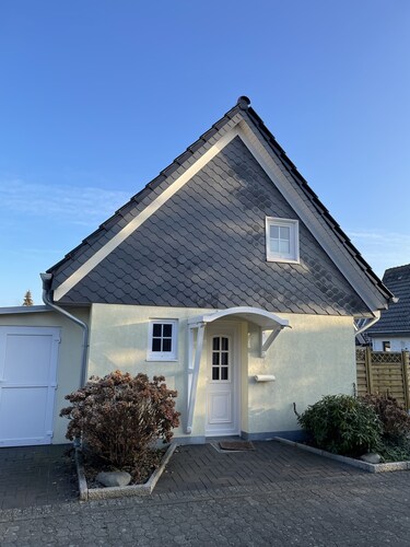 Ferienhaus in ruhiger strandnaher Lage mit kleinem Garten
