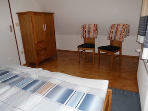 2 Schlafzimmer, Zimmersafe, Bügeleisen/Bügelbrett, Reisekinderbett