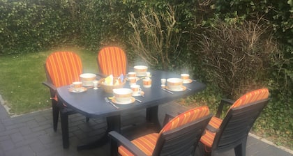 Ferienhaus in ruhiger strandnaher Lage mit kleinem Garten