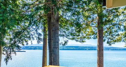 Fairyland Cottage: Waterfront+Hot Tub+Beach+Clam