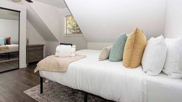 3 bedrooms, iron/ironing board, travel cot, WiFi