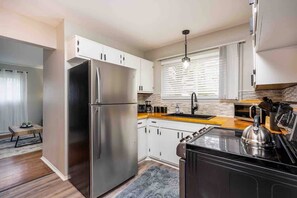 Fridge, microwave, oven, stovetop - Mindfully Mellow | 3Bd 1Bath - Berwick (Lansing)