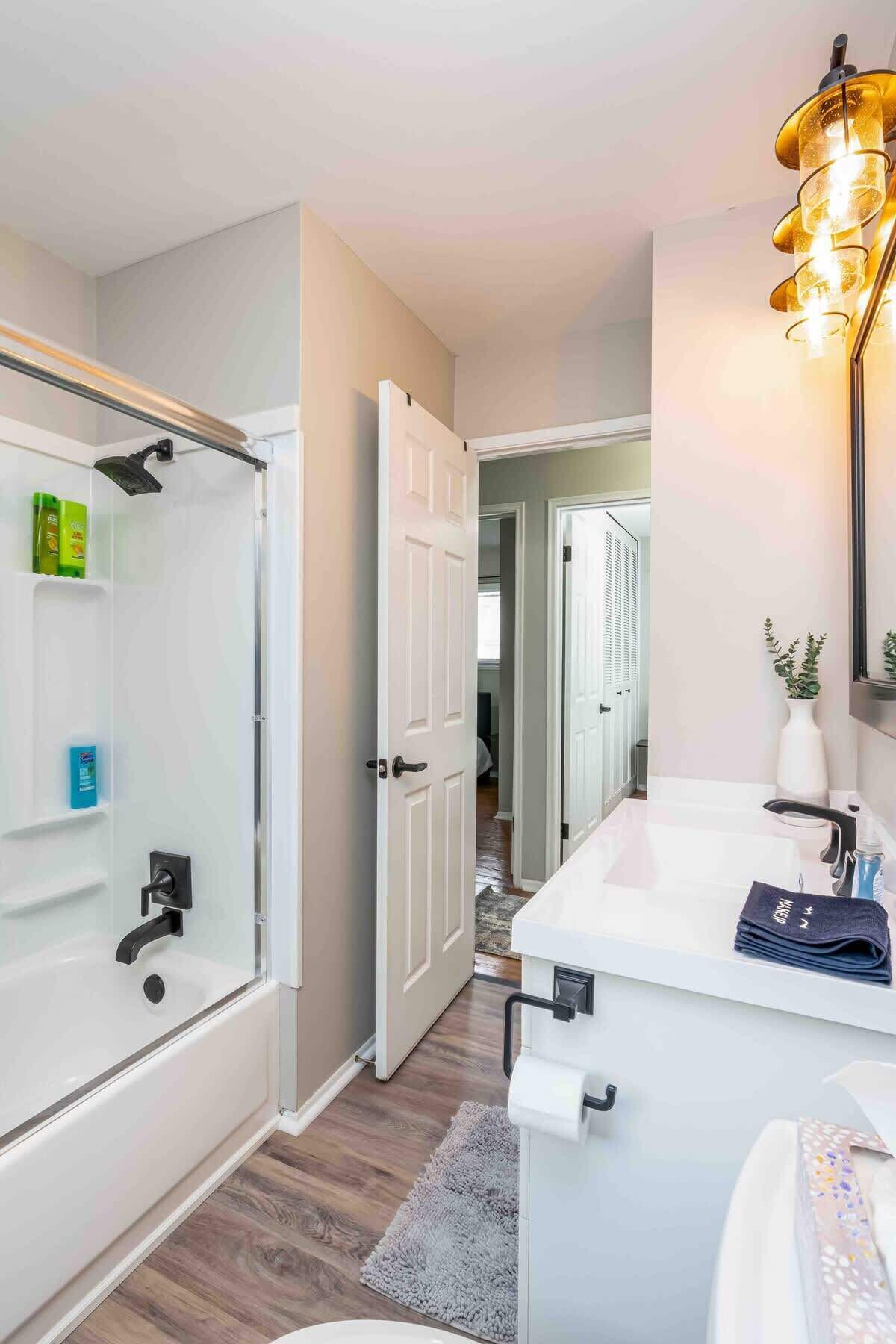 Hårføner, håndklær, såpe og sjampo