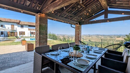 Villa Perla, hilltop location with pool