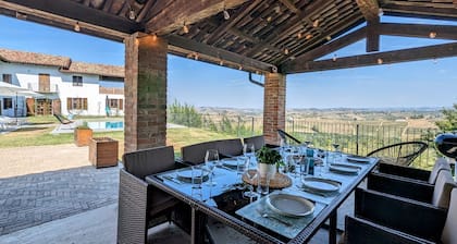 Villa Perla, hilltop location with pool