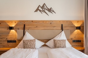 4 bedrooms, iron/ironing board, travel crib, free WiFi - Chalet Charlotte - with sauna and top equipped kitchen (Niedernsill)