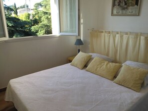 2 chambres, fer et planche à repasser, lit parapluie, Wi-Fi gratuit