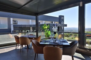 Breakfast, lunch and dinner served  - Alexander Resort (Belgrade)