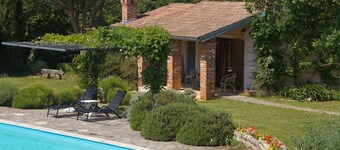 Lovely cottage with large pool in gorgeous, landscaped garden