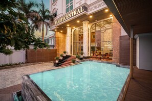 A hotel with a pool, columns, and a sign reading "TAHITICENTRAL". - TAHITI CENTRAL HOTEL (Phu Quoc)