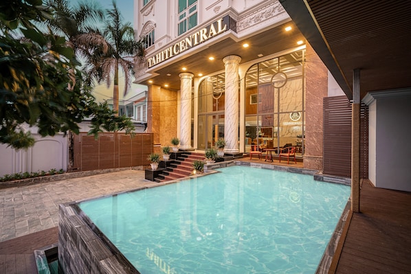 Kolam renang indoor/outdoor