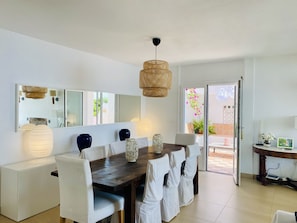 Dining - Carpe Diem Casa: Infinity pool stunning views (Almuñécar)
