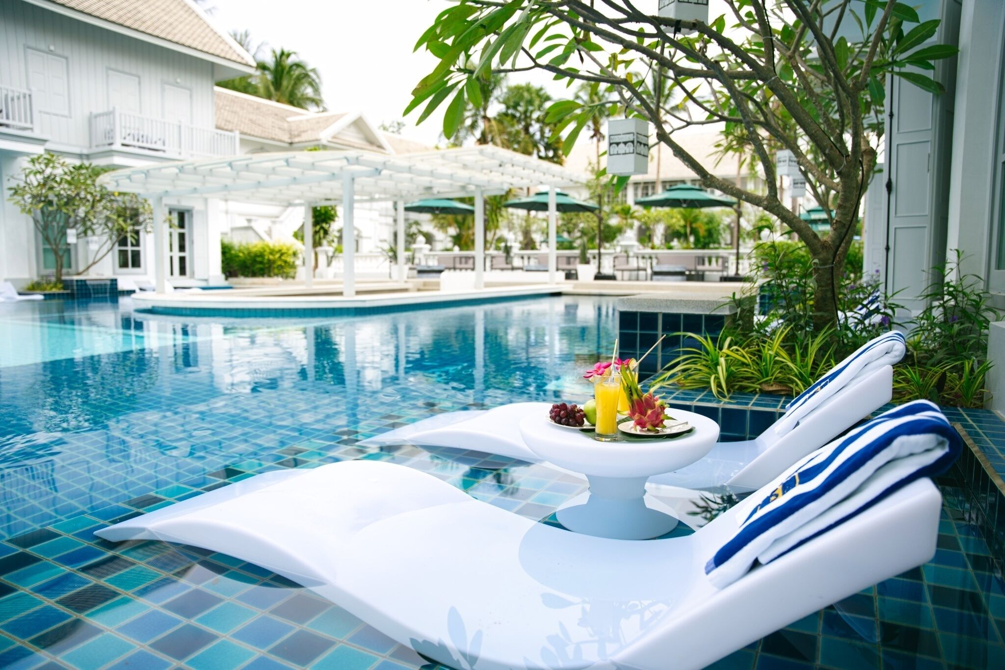 Minibar, in-room safe, desk, free WiFi