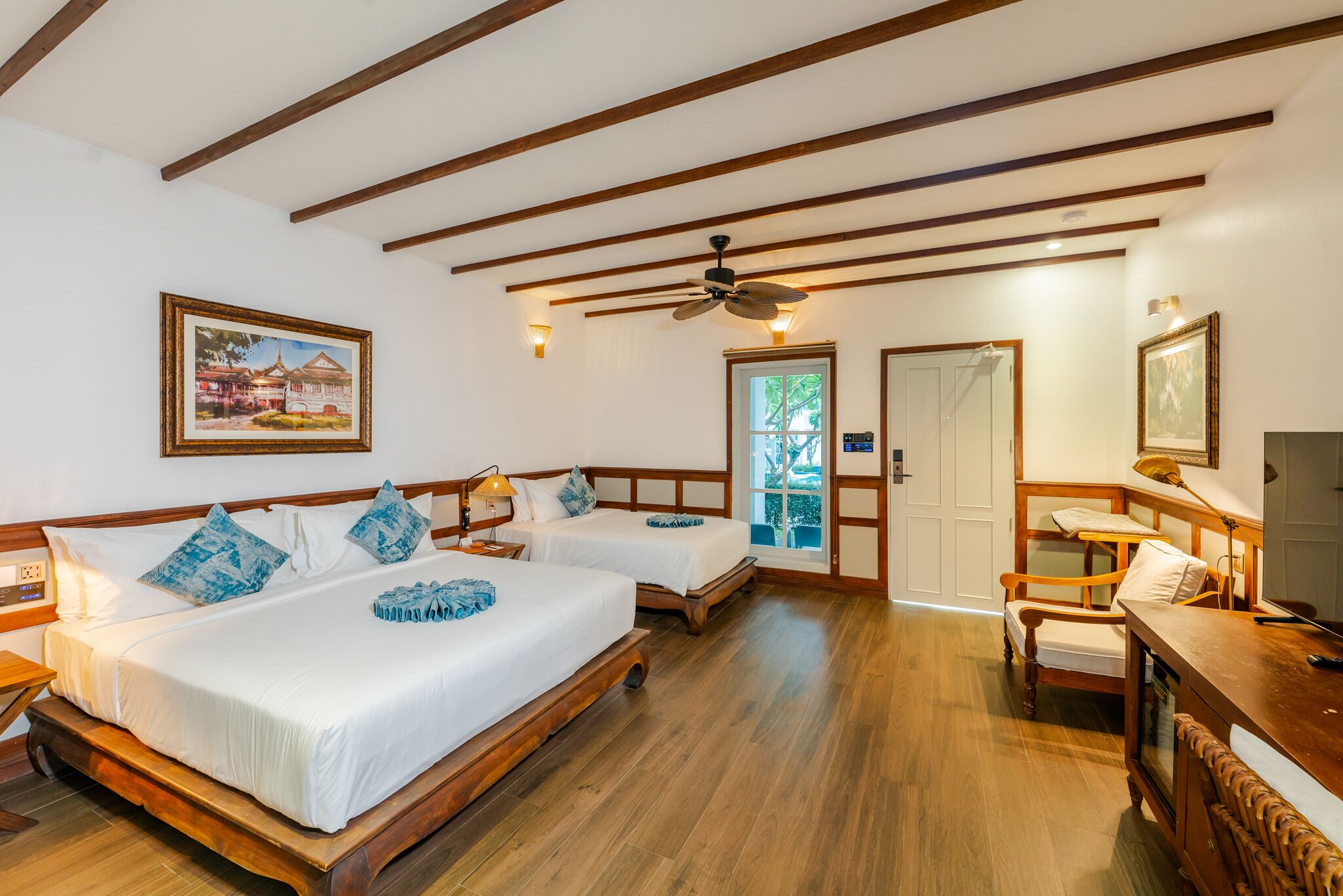 傳統三人房, 2 間臥室 | 迷你吧、客房內保險箱、書桌、免費無線上網