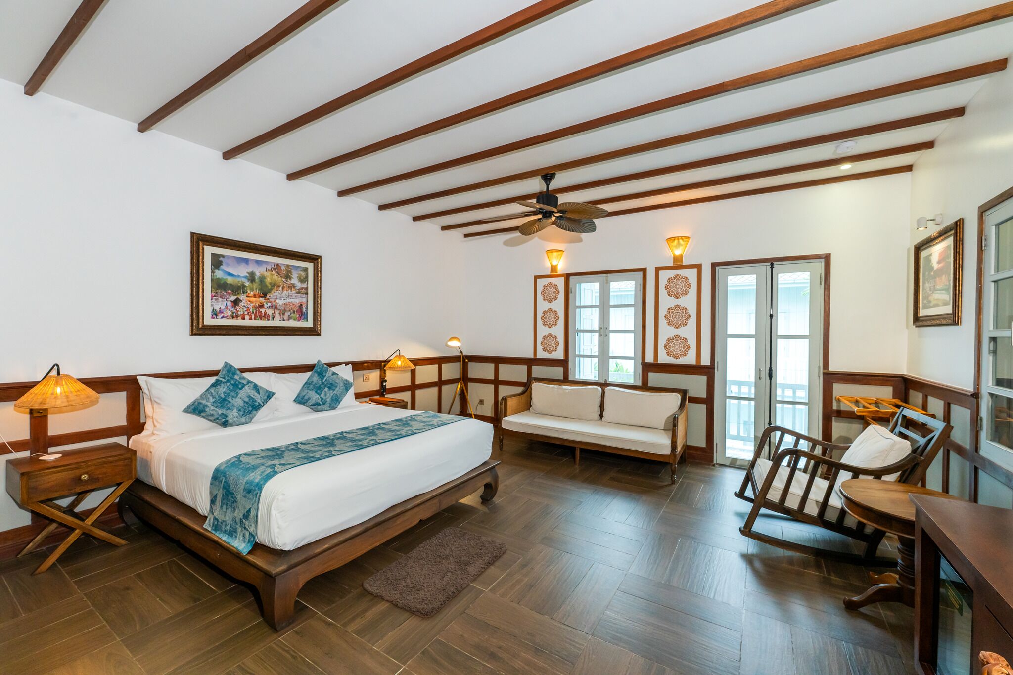 高級雙人房 | 迷你吧、客房內保險箱、書桌、免費無線上網