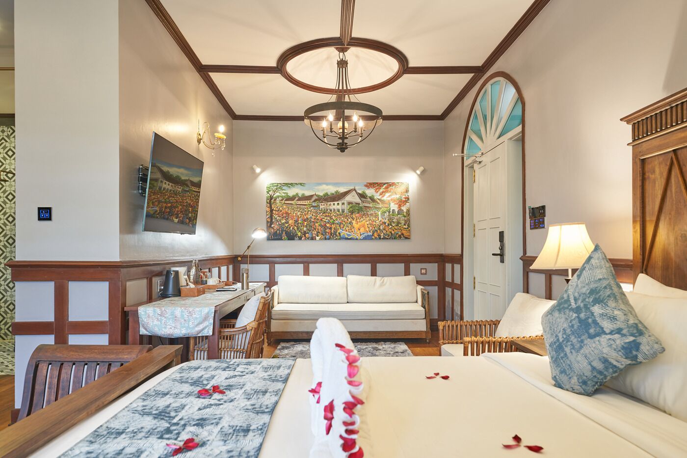 Minibar, coffres-forts dans les chambres, bureau, Wi-Fi gratuit