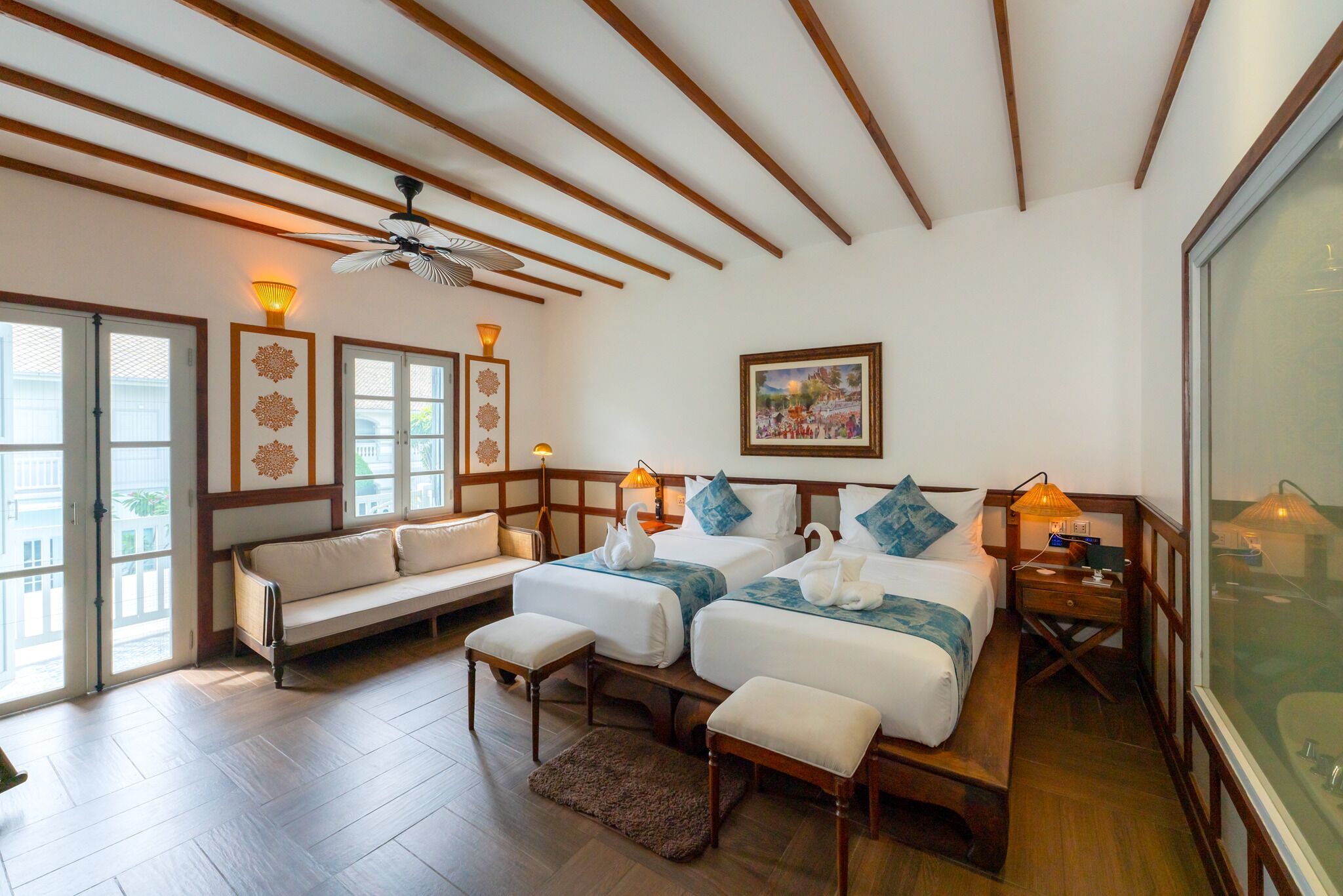 高級雙床房 | 迷你吧、客房內保險箱、書桌、免費無線上網