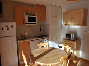 Kühlschrank, Mikrowelle, Geschirrspüler