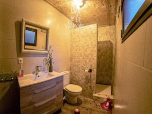 Hair dryer, towels, soap, shampoo - waterfall house (Iznájar)