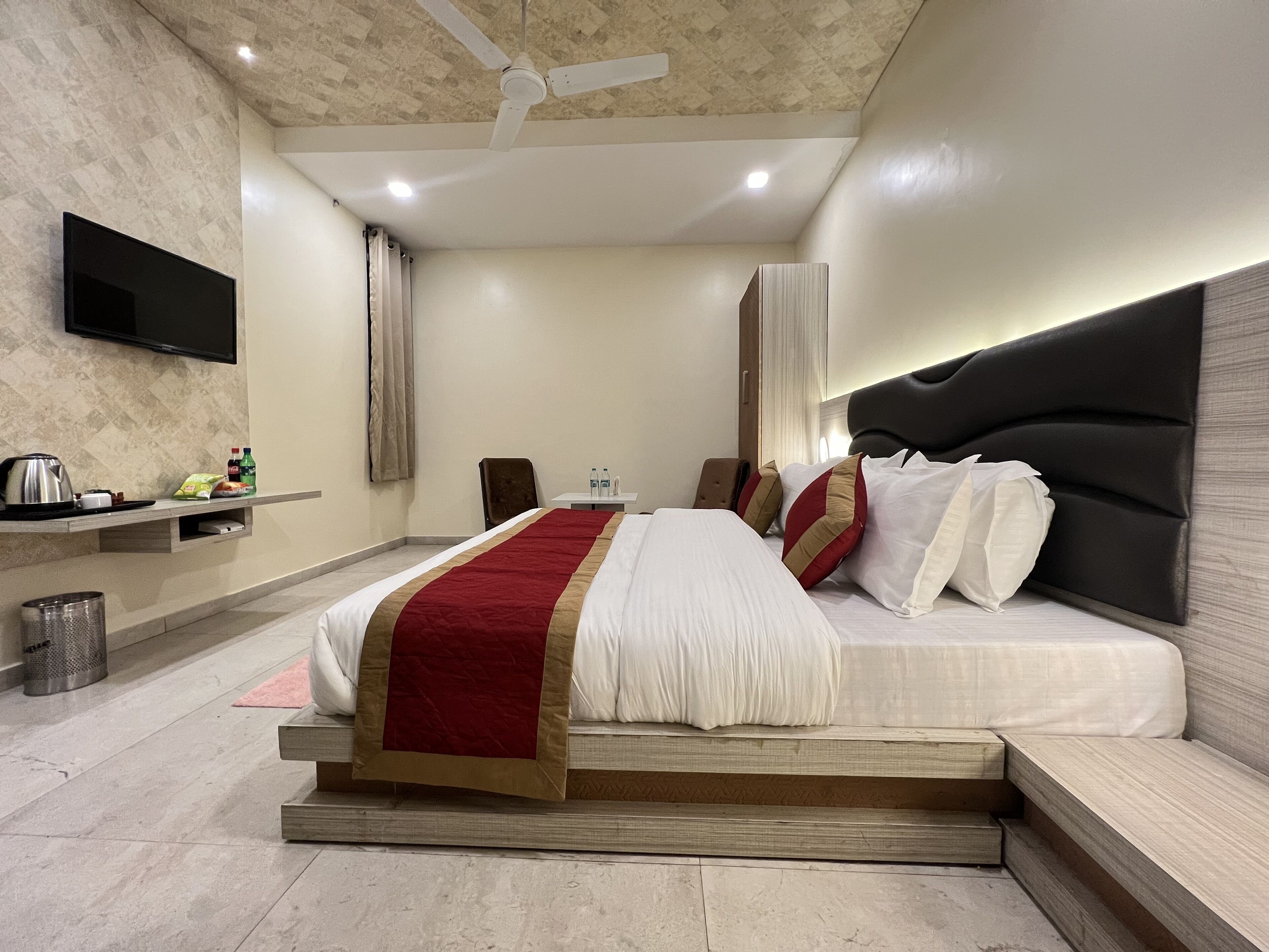 Premium bedding, free WiFi