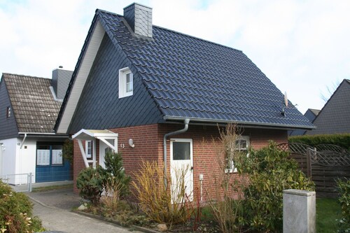 Vacation home in a quiet location close to the beach with a small garden