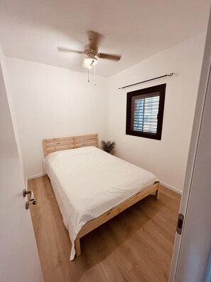 3 habitaciones, tabla de planchar con plancha, wifi y ropa de cama 