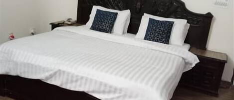 Deluxe Double Room | Iron/ironing board