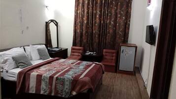 Deluxe Double Room | Iron/ironing board