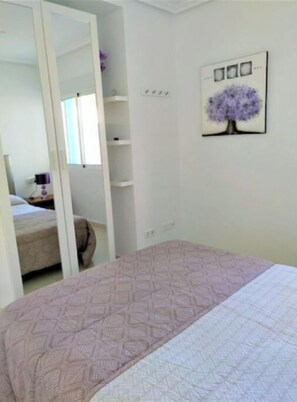 3 bedrooms, in-room safe, iron/ironing board, travel cot - Villa south facing-Private heated pool-Beach-English TV-2 King size-Wi-Fi (Santiago de la Ribera)