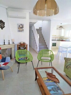 Interior - Villa south facing-Private heated pool-Beach-English TV-2 King size-Wi-Fi (Santiago de la Ribera)