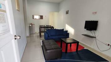 Room, 2 Bedrooms | Living area