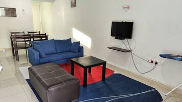 Room, 2 Bedrooms | Living area