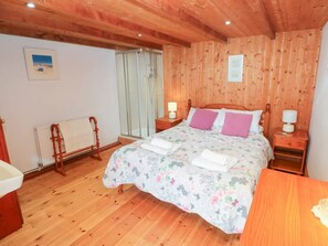 4 Schlafzimmer, Bügeleisen/Bügelbrett, Reisekinderbett, kostenloses WLAN