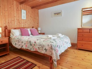 4 chambres, fer et planche à repasser, lit parapluie, Wi-Fi gratuit