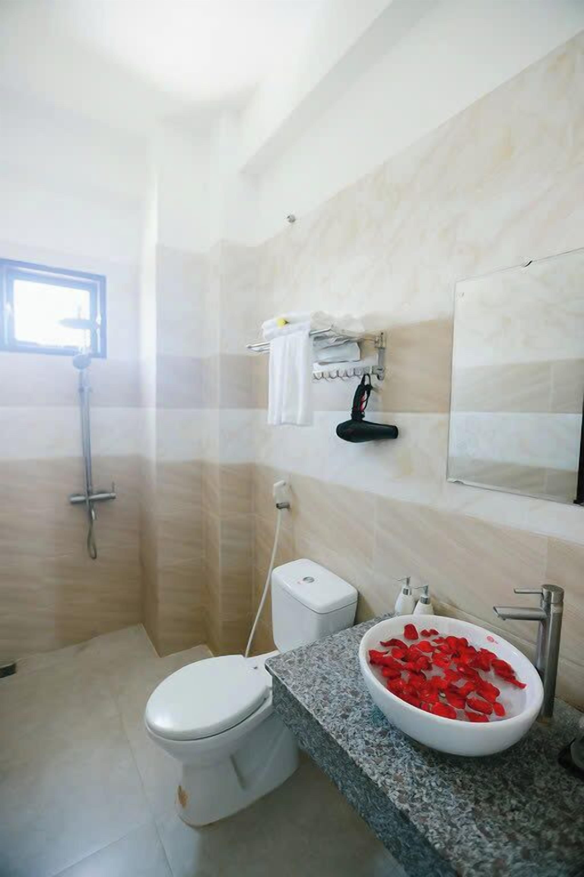 샤워 시설, 수중안마 샤워기, 무료 세면용품, 헤어드라이어