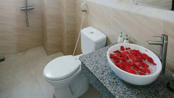 Regadera, regadera con hidromasaje, amenidades de baño gratuitas