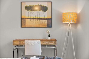 3 Schlafzimmer, Schreibtisch, Bügeleisen/Bügelbrett, Reisekinderbett