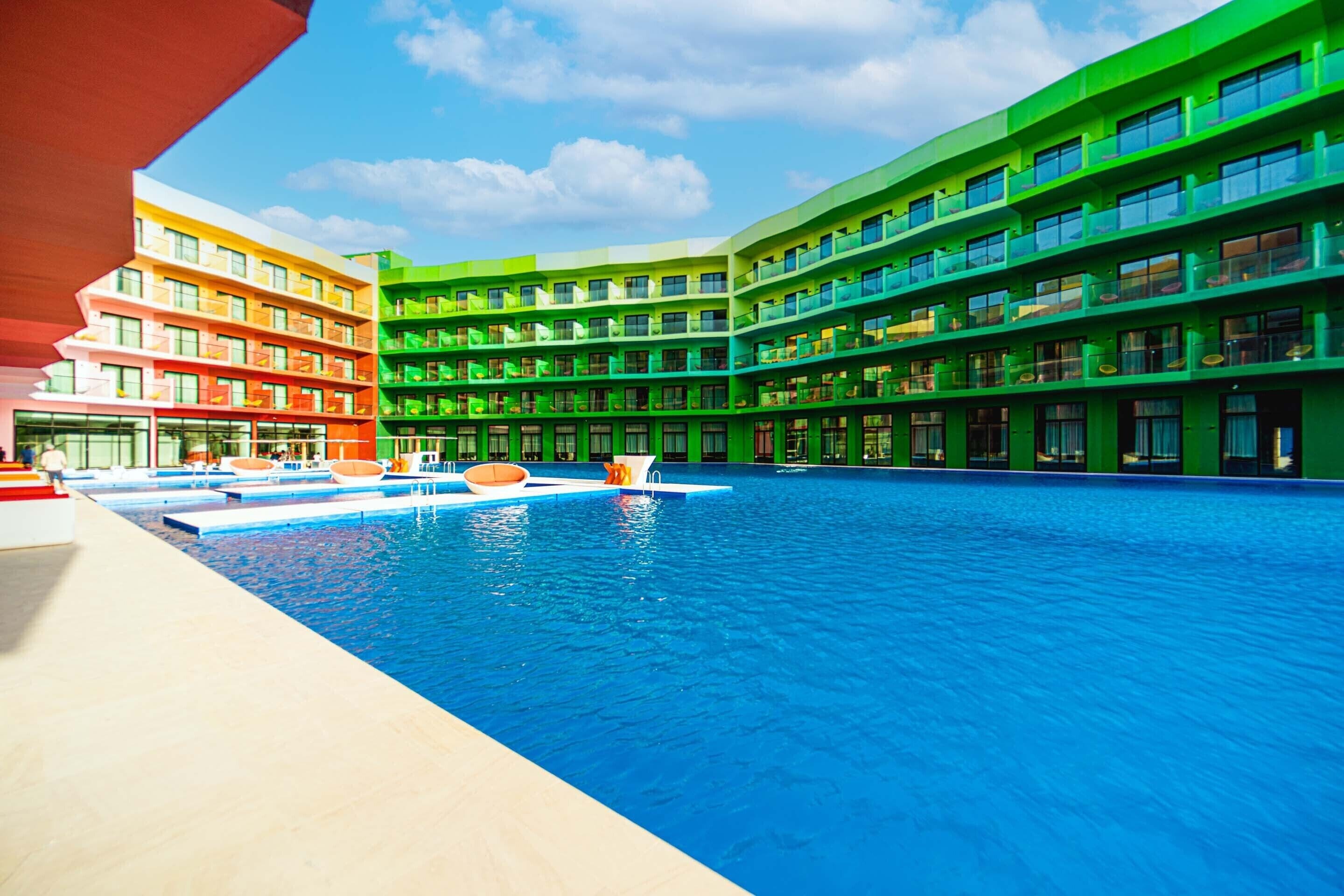 Outdoor pool, cabanas (surcharge), pool umbrellas