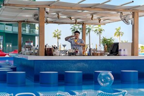 2 restaurants; breakfast, lunch, dinner and brunch served  - voco Monaco Dubai Heart of Europe by IHG (Dubai)
