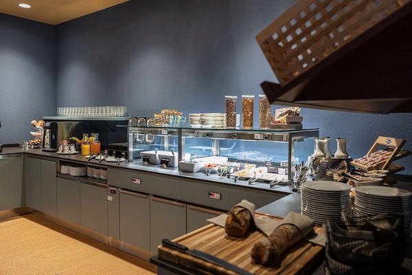 Dagelijks ontbijt met selfservice (CHF 25 per persoon)