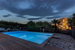 Piscine extérieure, piscine chauffée