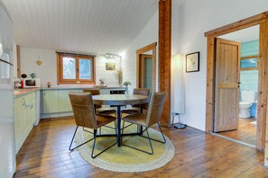 Kylskåp, mikrovågsugn, ugn och spishäll