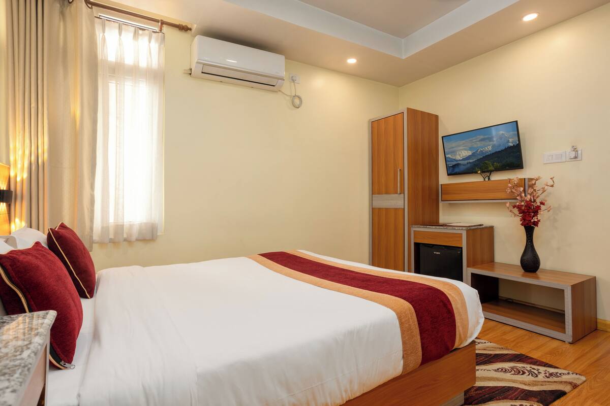 Deluxe enkelrum - 1 queensize-säng | Minibar, skrivbord, arbetsyta för laptop och ljudisolering