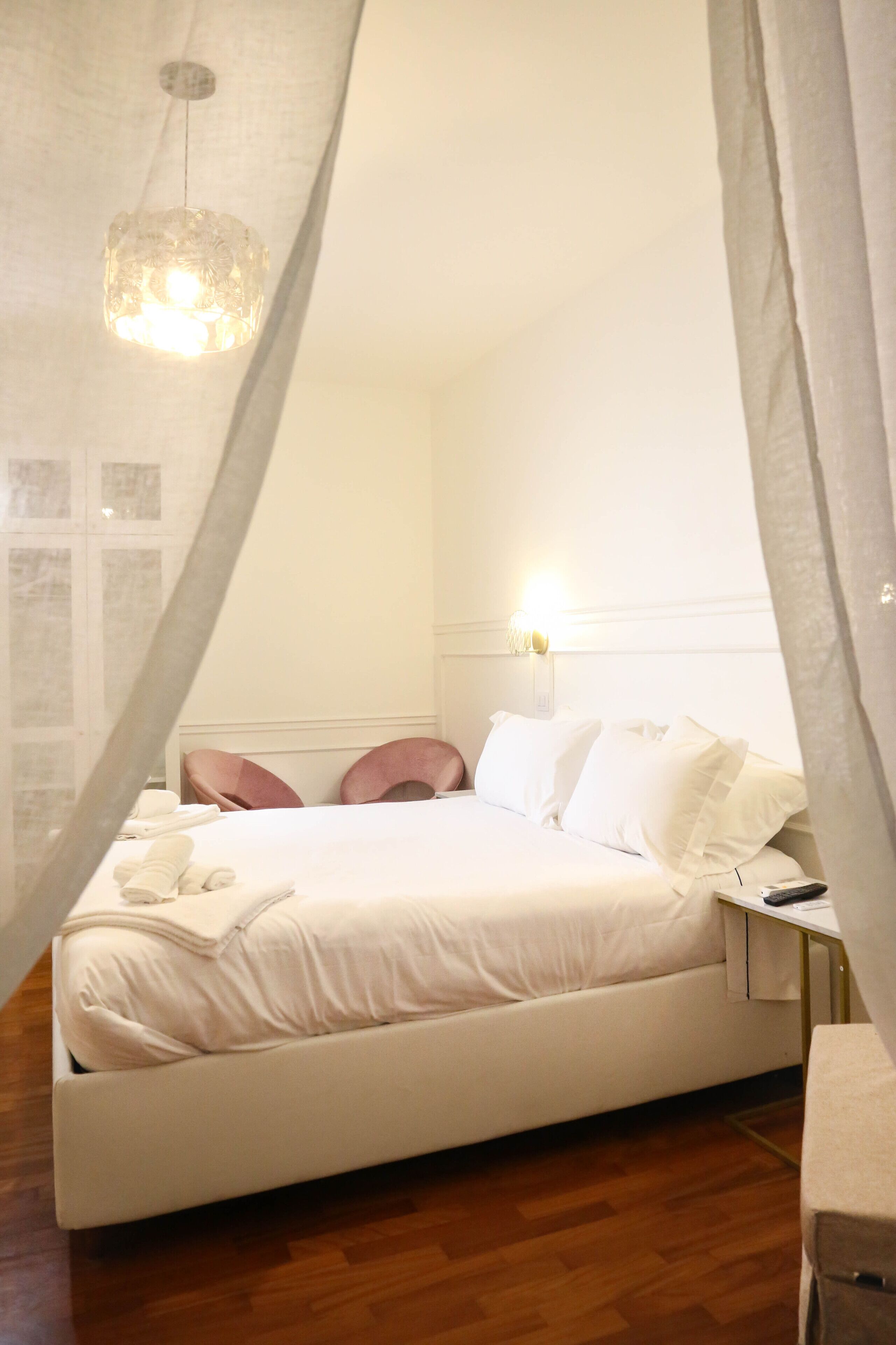 Standard Room, 1 Double Bed, Private Bathroom, Ground Floor (Room 3) | Daunenbettdecken, kostenlose Minibar, individuell eingerichtet