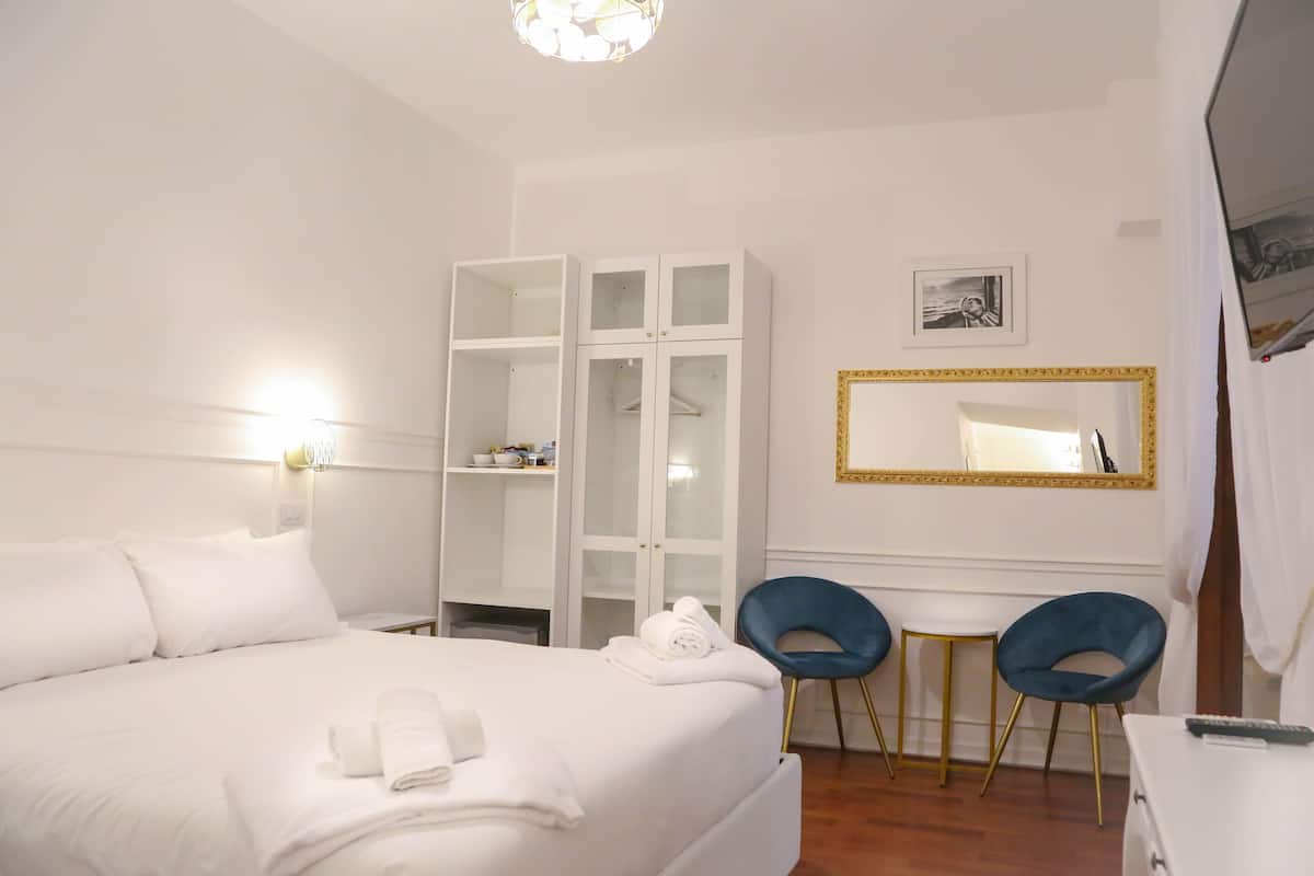 Down duvets, free minibar, individually furnished, desk